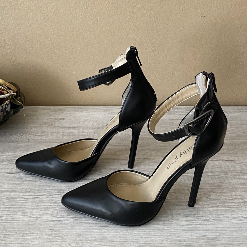 Black Pointed Stilettos